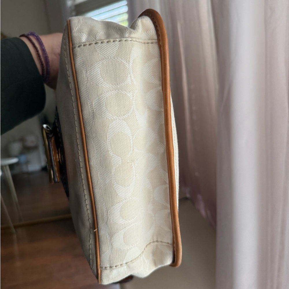 Coach Bleecker Tan and Cream Signature Canvas Shoulder Bag in Saddle/Chalk - Picture 6 of 9
